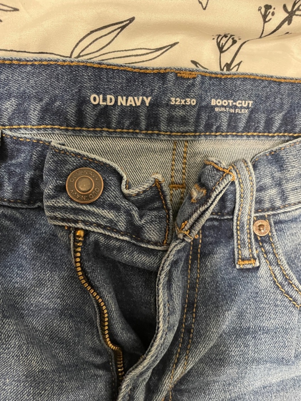 Old Navy Men’s Bootcut Jeans - Medium Blue Wash 32x30 - Picture 2 of 6